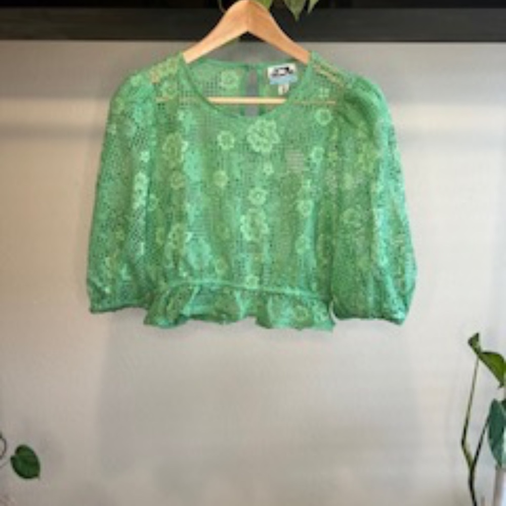 Future Collective | 3/4 Sleeve Cropped Green Top | Women's Size Medium